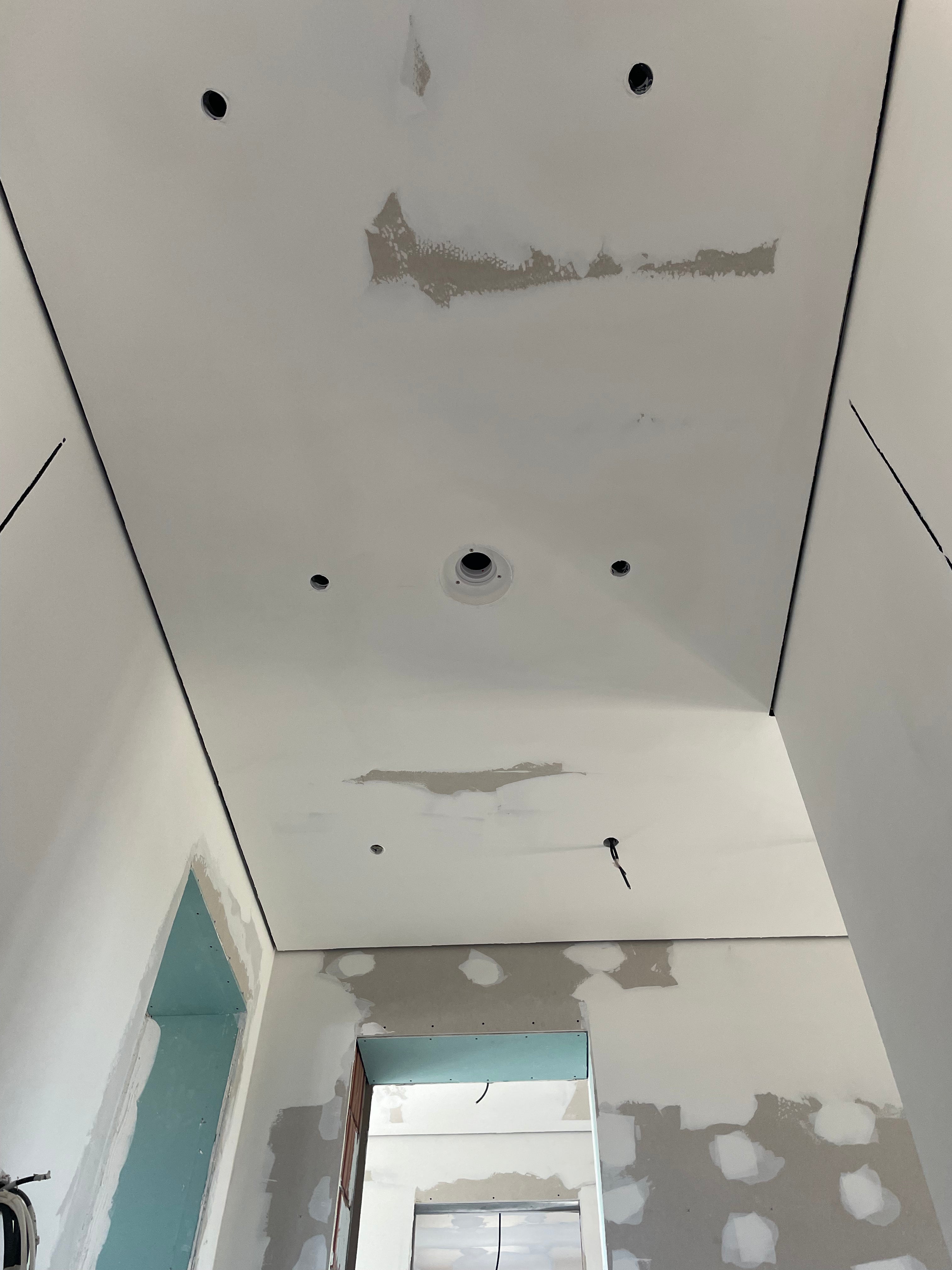 Ceiling with visible light spots, under construction or renovation and ceiling shadow gap profiles.