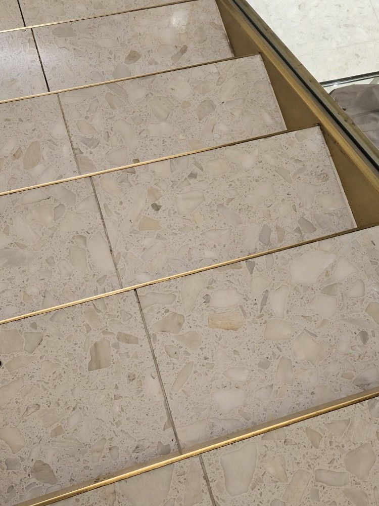 Profil pentru plintă ceramică – soluție elegantă pentru interior